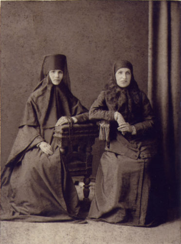 Игумения Евдоксия (слева)
