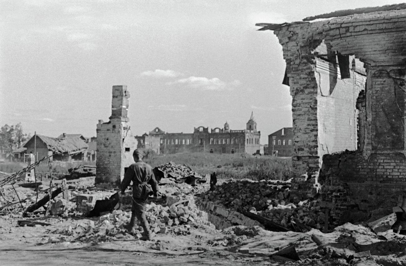 Совершенно разрушены. Освобожденный Ржев март 1943. Ржев город в годы войны.